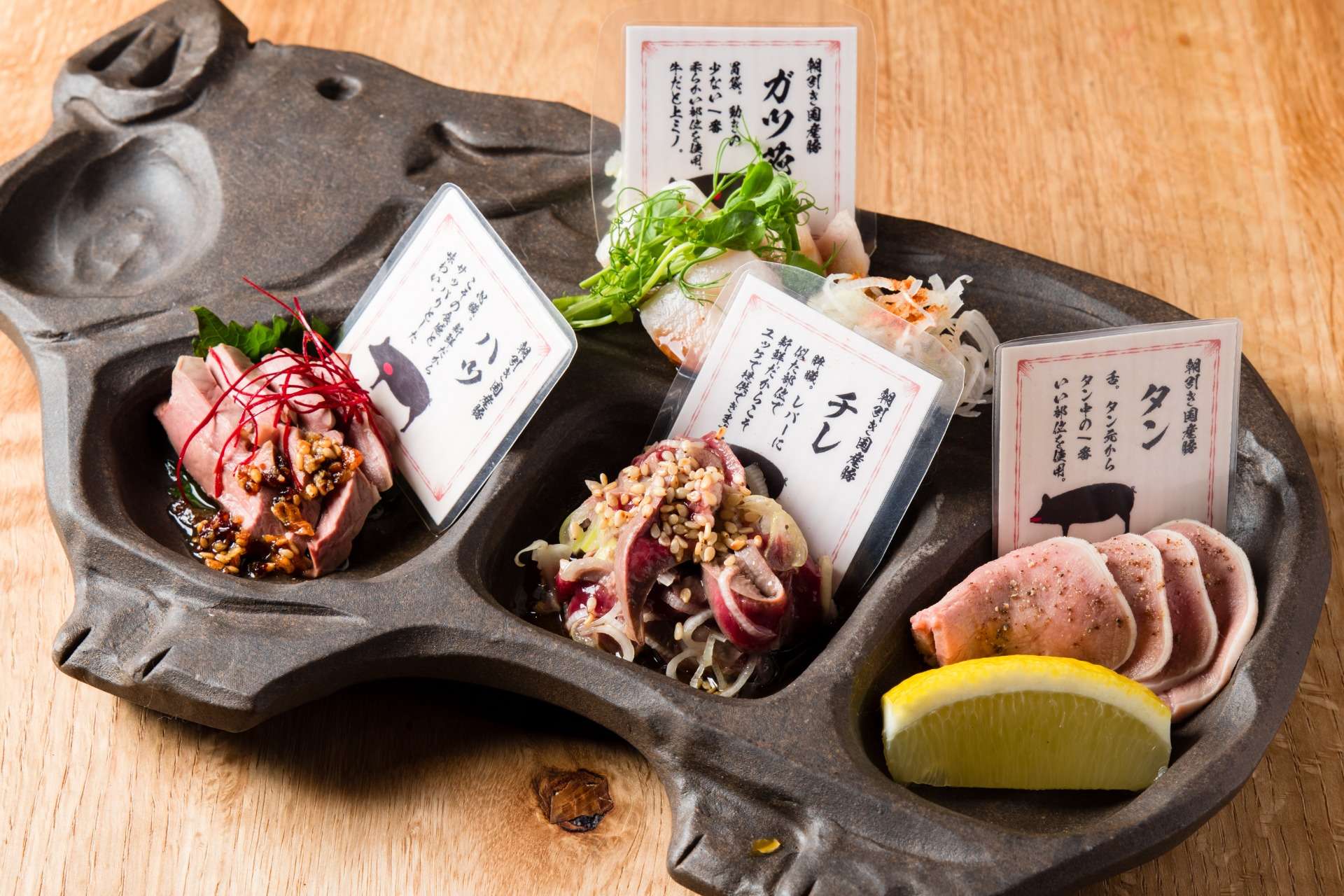 こだわりの豚肉と美味しい日本酒をご提供しております